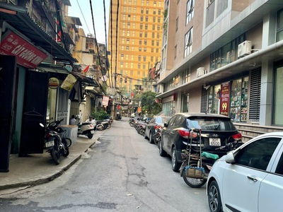 Cho thuê cửa hàng căn góc đê la thành, giảng võ, đống đa, hà nội 4