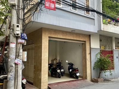 Cho thuê cửa hàng căn góc đê la thành, giảng võ, đống đa, hà nội 0