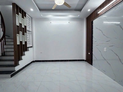 Bán nhà thanh am 30m 5 tầng căn đầu ngõ giá 6.x tỷ 2