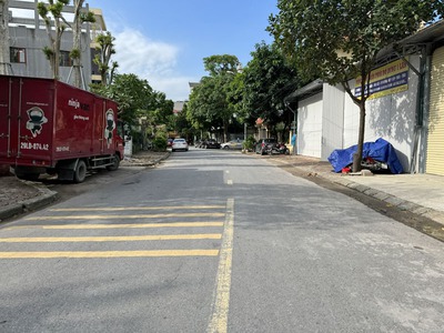 Cần bán 79,5m2 nhà C4 mặt phố Chính Trung, Gia Lâm. Đường 13m ba ô tô tránh nhau 2