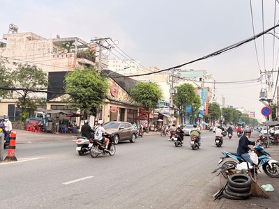 Quận 3: mặt tiền cách mạng tháng tám   300m2   ngang 10m cực hiếm 0