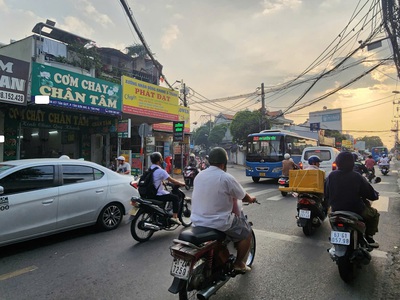 Cho thuê nhà mặt tiền tân kỳ tân quý q.tân phú 88m , 3lầu - cạnh ngã tư- 27triệu 2