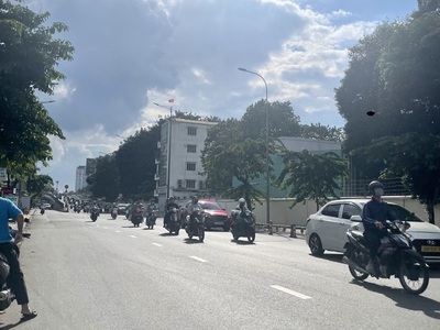 Hiếm      thủ đức: 350m2 mặt tiền song hành   ngang 10m   vị trí kinh doanh vàng 0