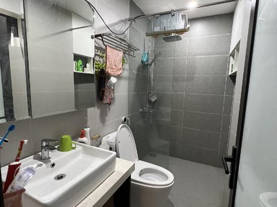 Bán nhà học viên tài chính - dt60m2 - 4 tầng - giá 10 tỷ - lô góc - đường thông - kinh doanh 3