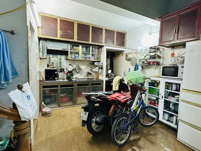 Bán nhà mặt phố Vũ Chí Thắng - 44m2 - mặt tiền hiếm 5,2m - 3 tầng - giá ổn áp 5,2 tỷ 2