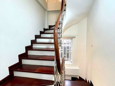 Ngay gần mặt phố hoàng hoa thám 35m 5t nhỉnh 9,7 tỷ- nhà mới-lô góc-thoáng 1