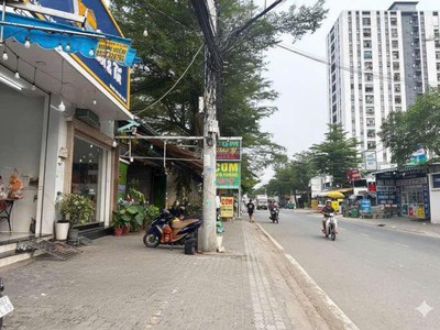  giảm sốc từ 11,5 tỷ   còn 9,9 tỷ  tl mạnh   0