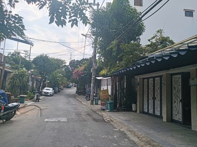 Bán nhà lê văn hiến 325m ngang 9,8m, 2 tầng 12 phòng trọ, giá 23.2 tỷ 0