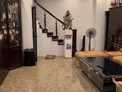 Bán nhà lô góc linh quang 42m    4 tầng   5 phòng   cách ô tô 30m   12.2 tỷ 0