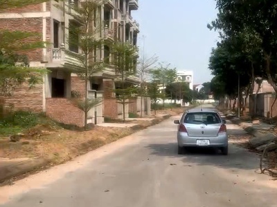 Căn biệt thự liền kê kđt thiên mã, cổ đông, sơn tây 8xx sẵn sổ 4