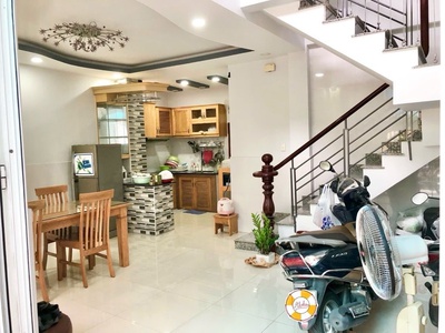 Bán nhà đ.xóm chiếu- nhà căn góc thoáng mát- ngang lớn 5.9m- cách vài bước chân ra mt xe hơi- đi đh 2