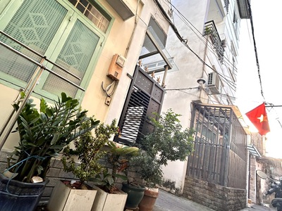 Bán nhà đ.xóm chiếu- nhà căn góc thoáng mát- ngang lớn 5.9m- cách vài bước chân ra mt xe hơi- đi đh 0