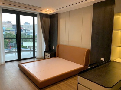 Ngọc thuỵ  duplex 6 tầng thang máy  dt 56m - mt 5,1m  chỉ 14,x tỷ 3