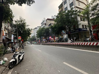 Mặt phố Lạc Long Quân Mặt Tiền 9M 300M2 130 Tỷ 1 Sổ 1 Chủ Vỉa Hè Rộng Gần Hồ 0