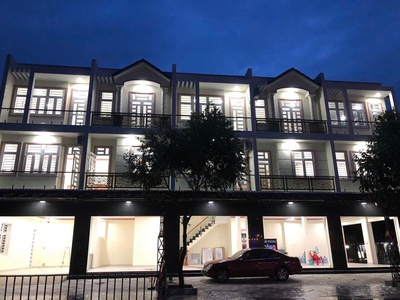 Nhượng lại nhà 3 lầu lô góc 2 mặt tiền đang cho thuê phường Bến Cát,  giá 16 tỷ 2