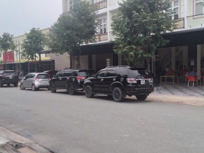 Nhượng lại nhà 3 lầu lô góc 2 mặt tiền đang cho thuê phường Bến Cát,  giá 16 tỷ 6