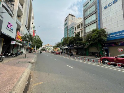 Mặt tiền 223 khánh hội, p3, quận 4   nay thuộc phường vĩnh hội 1