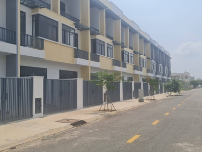 Nhà phố ngay kcn lớn nhất việt nam - giá chỉ 2,1 tỷ/căn 2