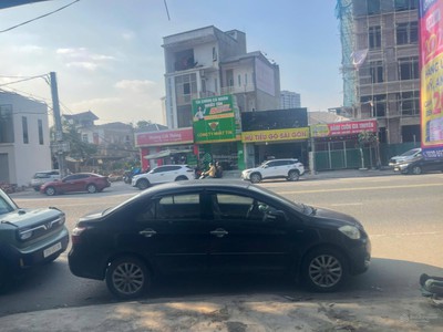 Cho thuê nhà mặt đường kinh doanh    70 nguyễn phong sắc, tp vinh 1