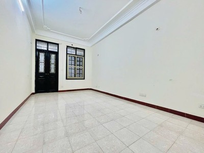 Bán nhà đẹp chợ ngọc thụy- dân xây -full nội thất -60m 5 tầng- mặt tiền rộng- nhỉnh 9 tỷ tl 3