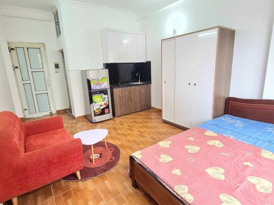 Cho thuê ccmn đẹp thoáng cửa sổ ngõ 51 thái thịnh, đống đa 2