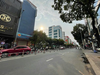 Mặt tiền 223 khánh hội, p3, quận 4   nay thuộc phường vĩnh hội 2
