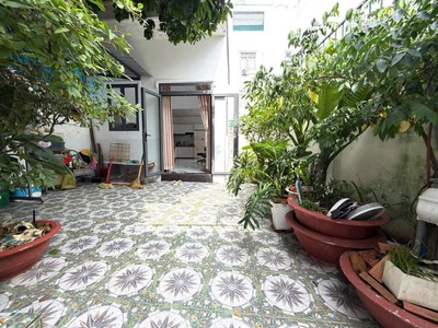 Bán đất tặng nhà cấp 4 mới 90. có thể làm nhà sân vườn  3