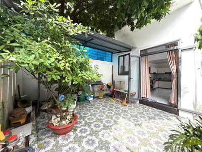 Bán đất tặng nhà cấp 4 mới 90. có thể làm nhà sân vườn  2