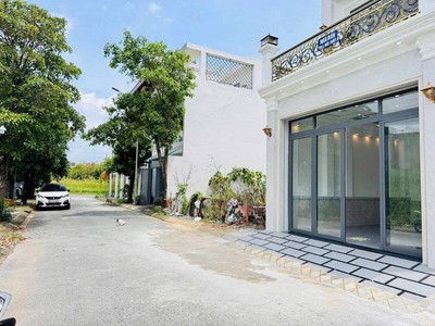  siêu phẩm  nhà 4 tầng sân thượng   - dt 80m - mt đường 8m  - khu dân cư anh tuấn đường huỳnh 4