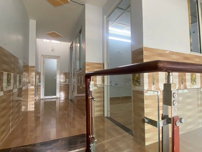 Chủ nợ bán nhà 1trệt, 1lửng gần vòng xoay Nguyễn Văn Linh, Bình Chánh Giá 855 Triệu 2