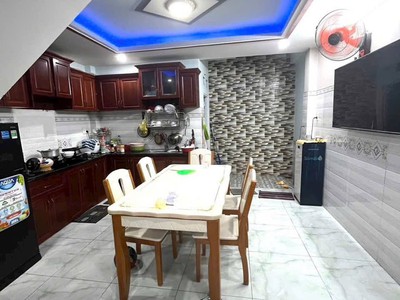 Chính chủ gửi nhà 4 tầng đường trước nhà 8m, gần chợ đông quang bùi văn ngữ, hiệp thành, q12 3