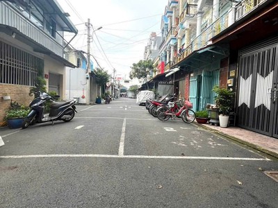 Chính chủ gửi nhà 4 tầng đường trước nhà 8m, gần chợ đông quang bùi văn ngữ, hiệp thành, q12 0