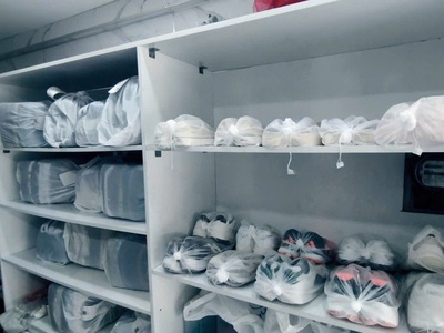 Em cần sang nhượng tiệm giặt đang hoạt động ổn định, full đồ, không cần đầu tư thêm. 1