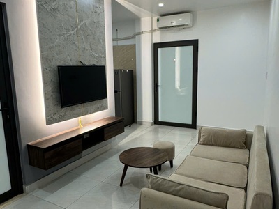 Cho thuê căn hộ phố Văn Cao, 2 p.ngủ  65m2 . 2