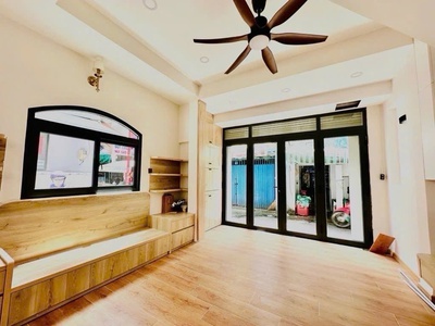 Bán nhà mt đ.đoàn văn bơ- xe hơi đậu cửa- lưu thông nguyễn thần hiến- xóm chiếu - nguyễn tất thành. 1