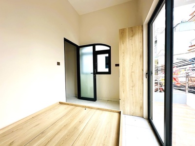 Bán nhà căn góc 2 mt- hiếm ngang 4m- đ.đoàn văn bơ- xe hơi đổ cửa-kinh doanh đa ngành nghề- giao 3