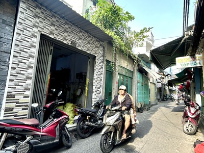 Bán nhà mt đ.đoàn văn bơ- xe hơi đậu cửa- lưu thông nguyễn thần hiến- xóm chiếu - nguyễn tất thành. 0