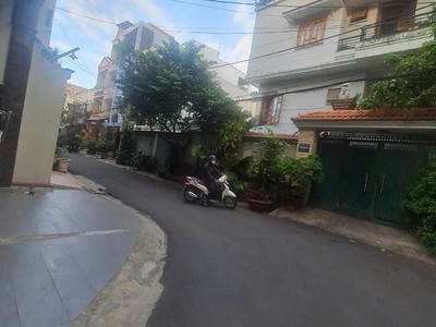 Nhà phố mặt tiền cộng hòa   ngang 14m, 700m    chỉ  77 triệu/m 2