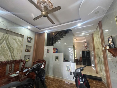 Bán nhà 3 tầng 50m2 đường số 6, linh xuân, thủ đức, tp hcm. giá 4,95 tỷ, sổ hồng chính chủ. 0