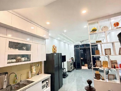 Lạc long quân cầu giấy 35m x4 tầng 8,95 tỷ full nội thất,5p đi bộ ra hồ tây 0