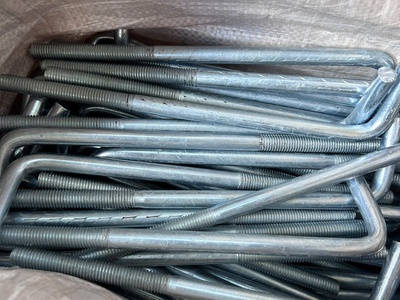 Vật tư phụ bulong , con tán , cùm , tyren , sắt u , sắt v 0