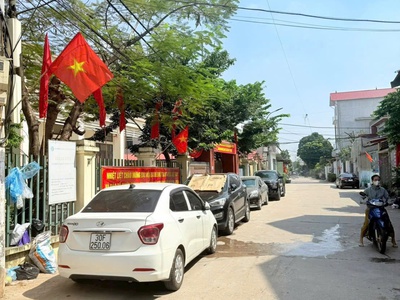 Cc bán gấp lô 145m,veiw hồ,hạ bằng, hoà lạc.sát đhqg, dh fpt,trục chính,gần metro.giá chỉ 3.750tỷ 1