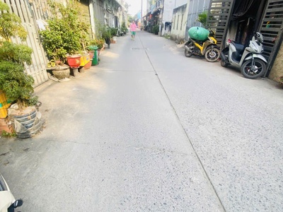 Nhà mới đón tết lk 4-5 ngay chợ bình thành giáp tân phú hẻm 6m thông 40m2,2tầng 3 tỷ 9 0