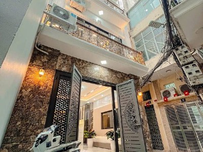 Siêu phẩm trần khát chân bán nhà 6 tầng thang máy long lanh lô góc hai bà trưng 0