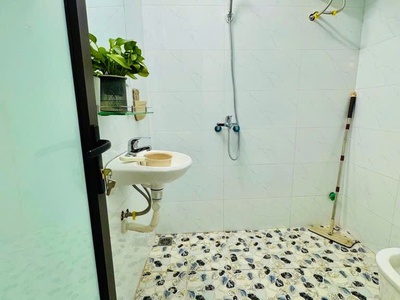 Nhỉnh 3 tỷ bán nhà 4 tầng long lanh ngõ 160 đường hoàng mai 4