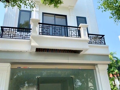 Bán nhà mặt phố Lý Nam Đế, Nam Đầm Vạc, Vĩnh Yên, Vĩnh Phúc. Giá chỉ 10.5 tỷ 5