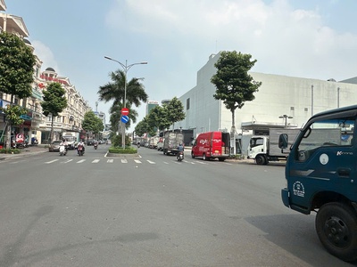 Nhà phố mtkd 5 lầu có hầm ngay kdc cityland p10 ngang 5m 100m2 view lotte mart 25 tỷ. 0