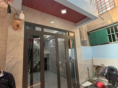 Nhà mới rất đẹp 2 tỷ xíu sổ hồng riêng trung mỹ tây 05  gần tô ký q12 0