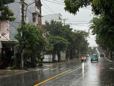 Bán nhà 4 tầng đường hồ tùng mậu - sát biển - gía đầu tư 2