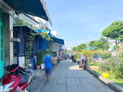 Nhà  mt đường  ụ cây p10 q8, giá : 4.55 tỷ  tl 2